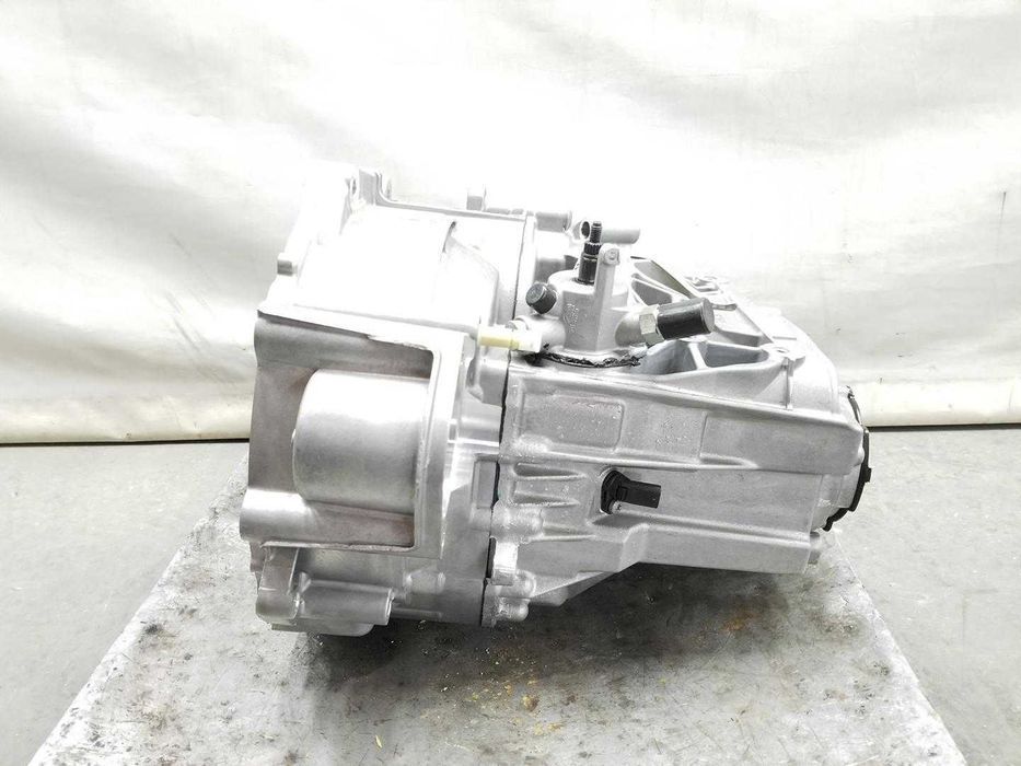 Cutie viteze VW Caddy IV; 2.0 TDI; UFX; 2022; 6 Viteze; Start/Stop