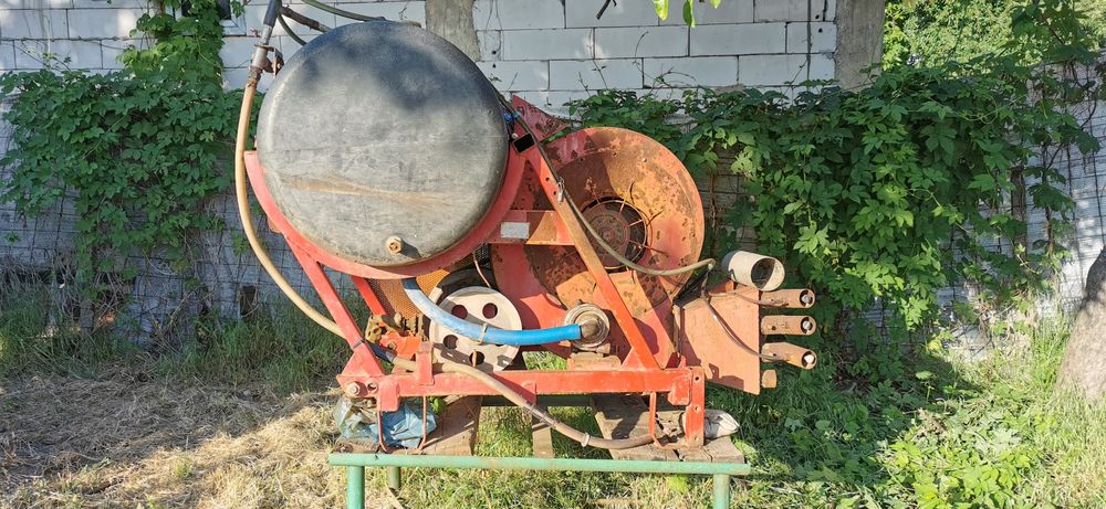 Vand pompa 300 litri pentru stropit vie.