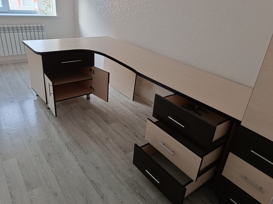 Продам рабочий стол+пенал