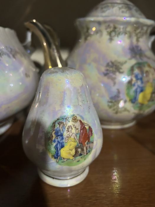 Мадонна супница, чайник и перечница