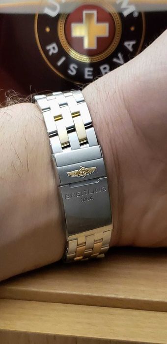 Breitling Chronomat 44 CB0110 Black Dial Bi-Tone Aur & Otel