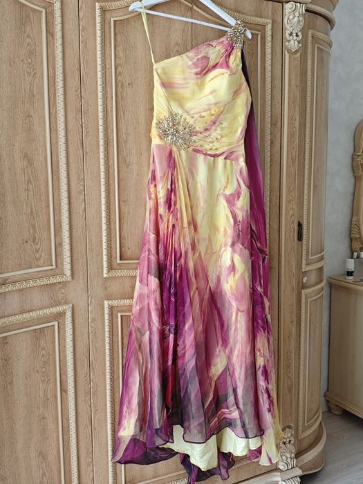 Очень красивое и счастливое платье