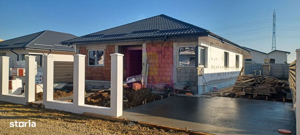 Săbăreni, casă parter 4 camere, CT, terasă, pivniță, teren 500 mp