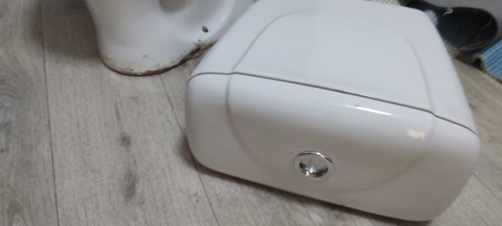 Продаем унитаз с бочком