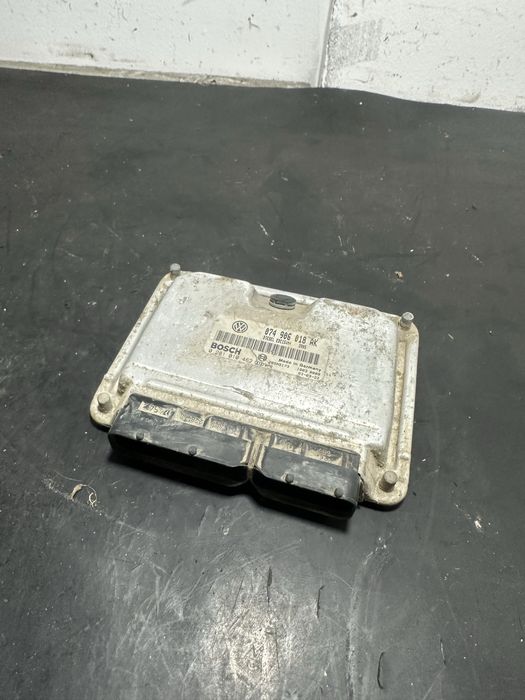 Calculator ECU motor Volkswagen Vw caravelle T4 2.5 TDI ACV 074906018Ak