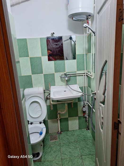 Închiriez sau ofer cazare  garsoniera str. STEFAN CEL MARE