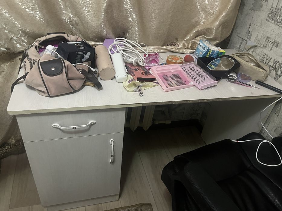 шкафы,столы,кровати