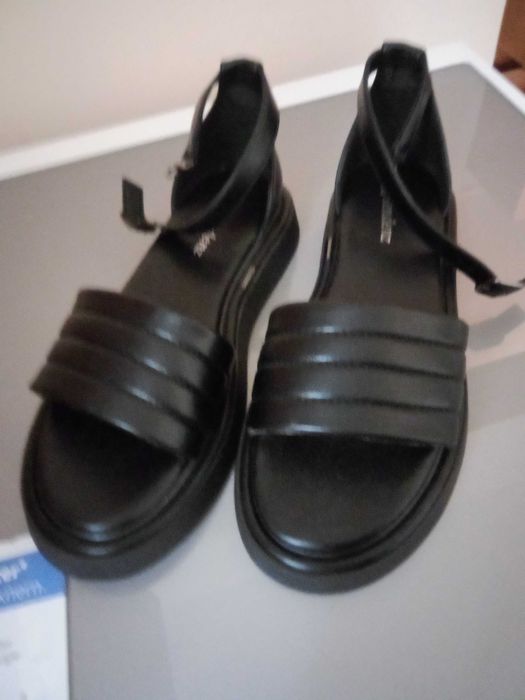 Дамски сандали и чехли