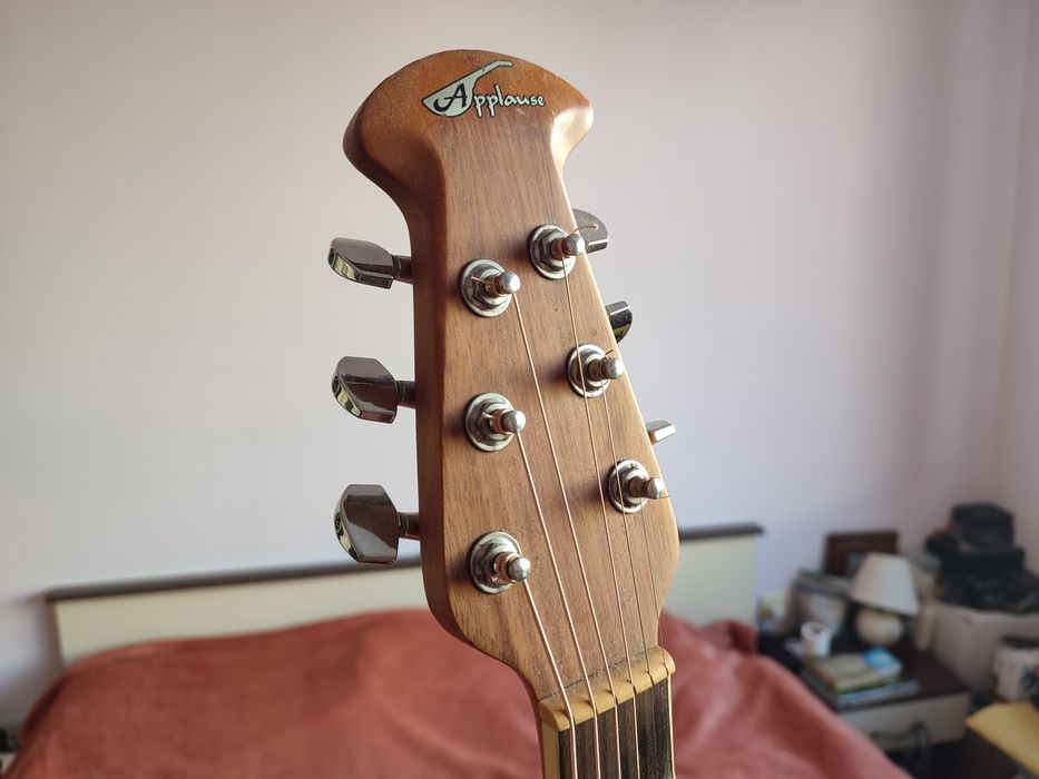 Електро-акустична китара Ovation by Applause