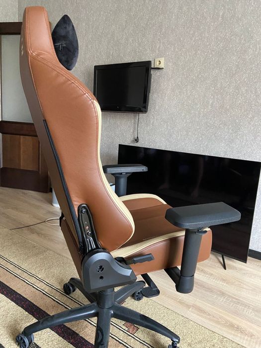 Игровое компьютерное кресло