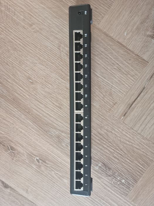 Switch (свитч), 16 портов новый