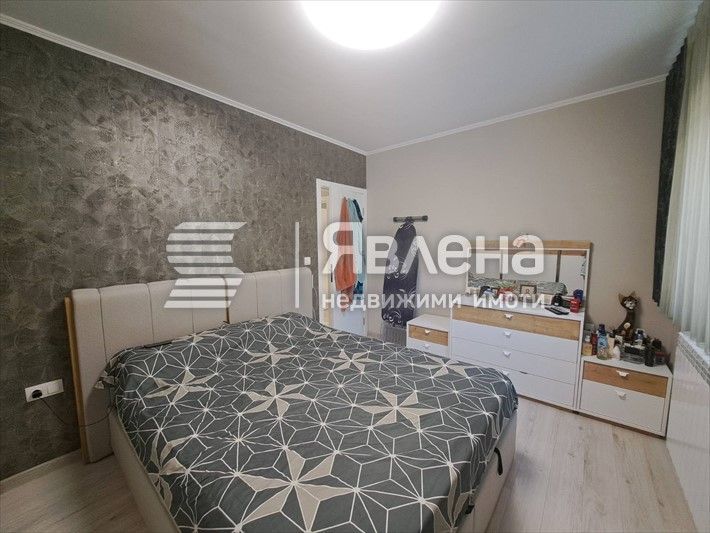 Продава се Тристаен апартамент в Варна, Възраждане 1 - 109 кв.м за 2065 €/кв.м - Снимка #7