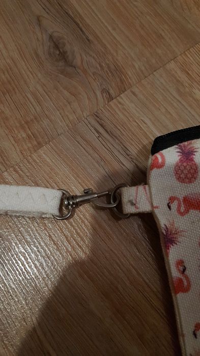 Малка дамска чанта за ръка