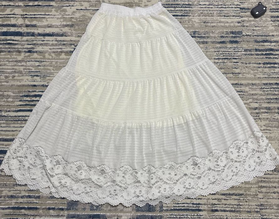 белая длинная юбка