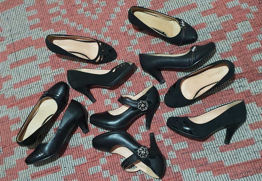 Pantofi negri 59 ron perechea sau oferta 100 ron 2 perechi