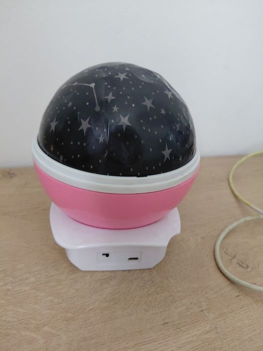 Кухня, ночник, стол и стул