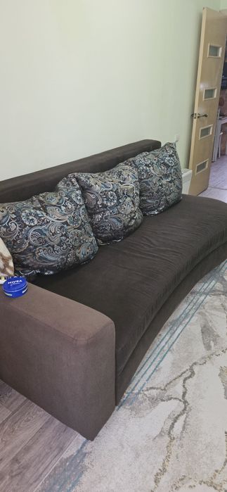 Диван б/у продам.