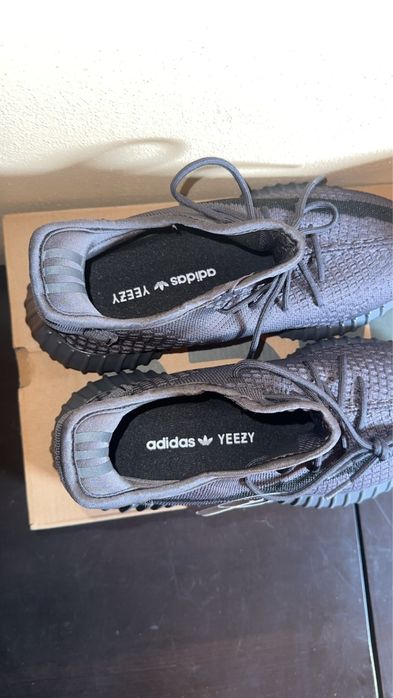 Adidasi yeezy 350 gri
