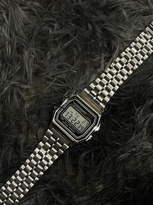 Ceas electronic retro
