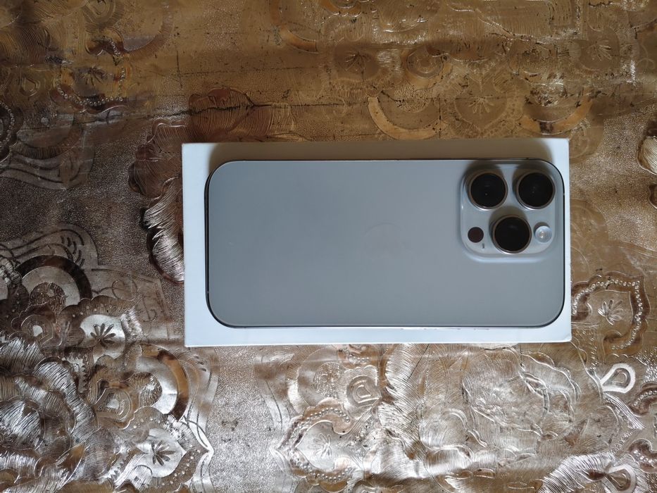 Iphone 16 pro Natural Titanium ideal