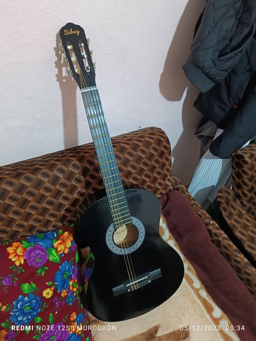 Gitara sotiladi 750000 ming