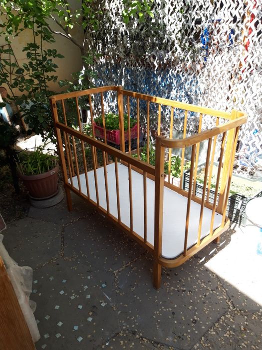 Продам детскую кроватку