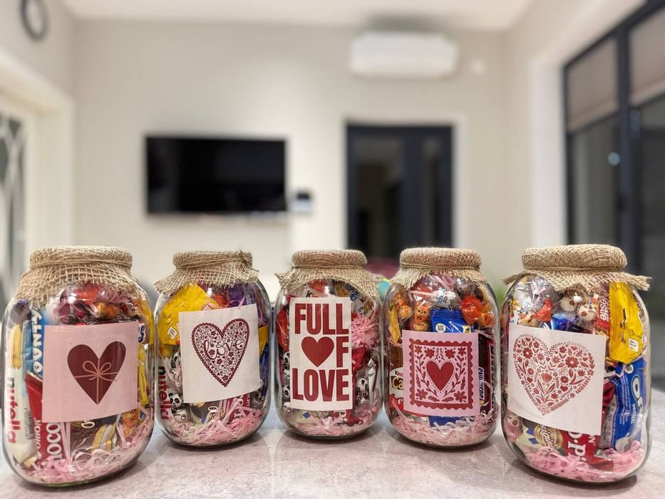 Оригинальный подарок - банка со сладостями