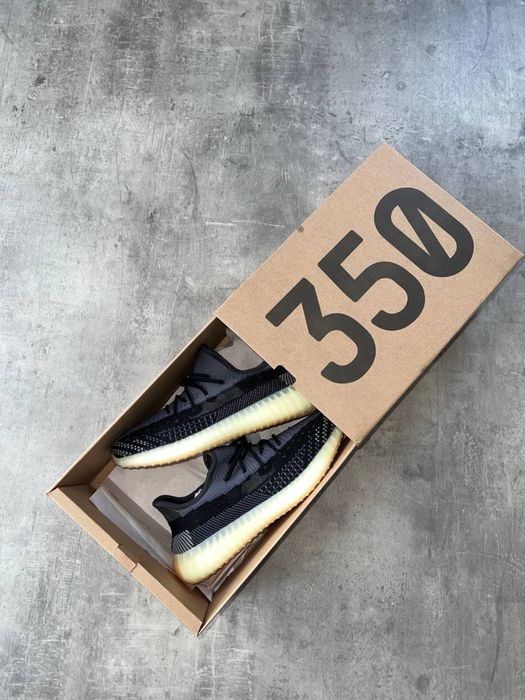 Отново Yeezy Boost 350 V2 CARBON