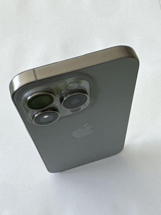 iPhone 15 PRO cu 95% Bateria