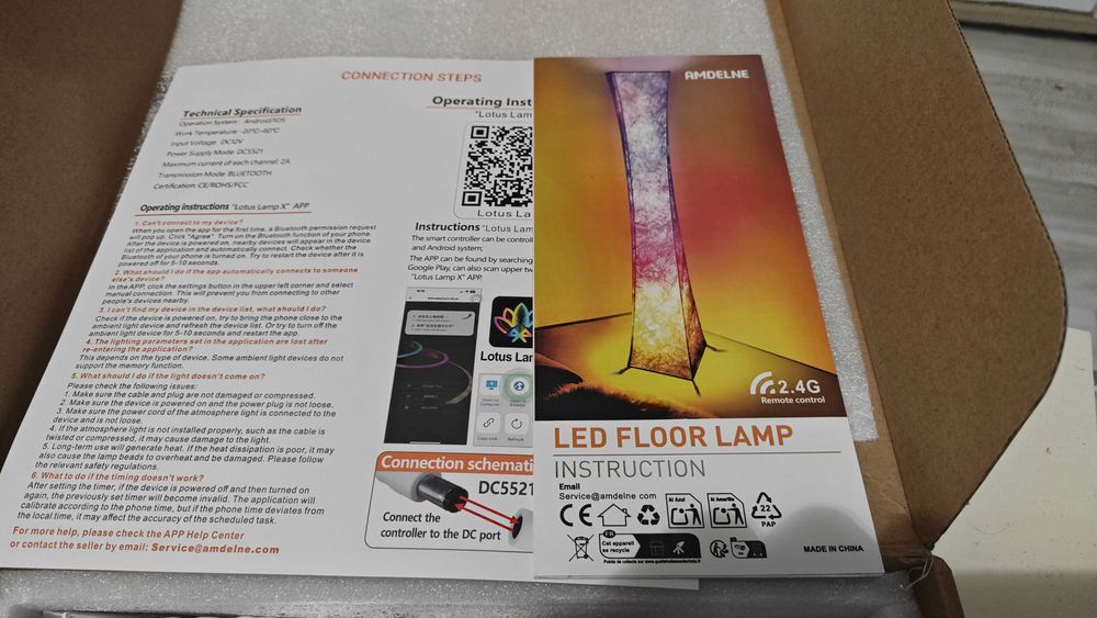 Lampa de podea cu LED-uri, actionata de la distanta