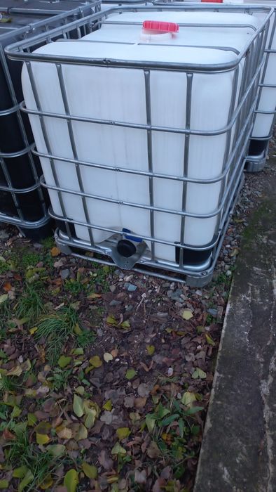 Butoaie plastic 200L bazin ibc