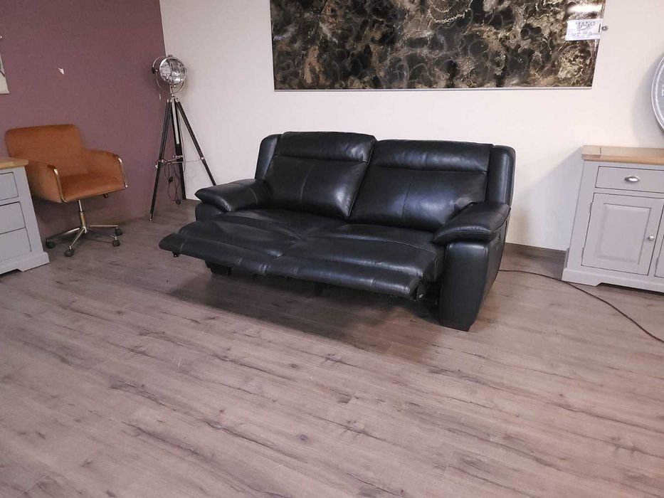 Черен кожен диван тройка с електрически релаксиращ механизъм