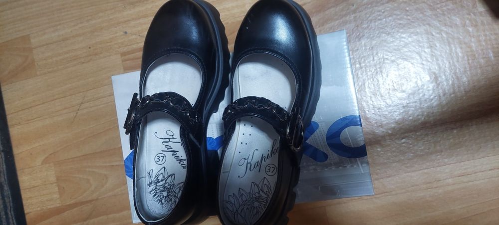 Продам туфли модные. отлично для школьниц.