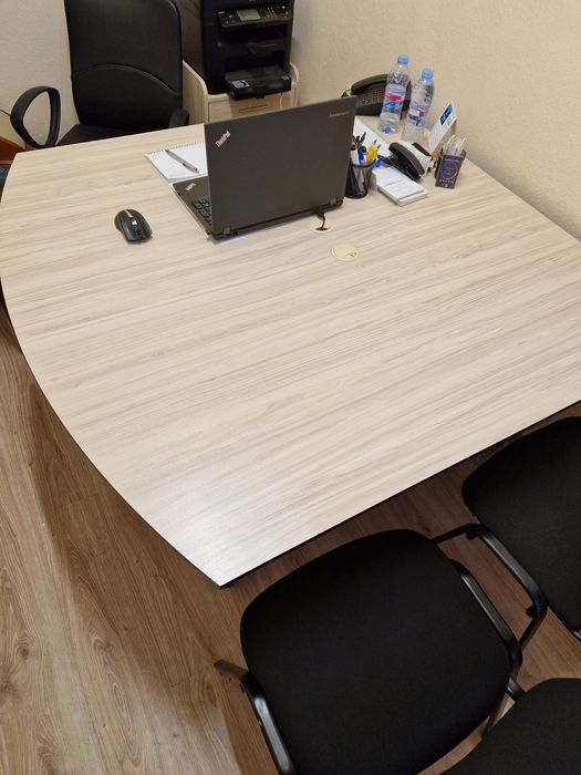 Бюро за стена - с изход за кабели