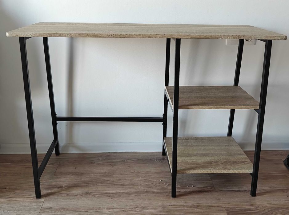 Birou cu rafturi