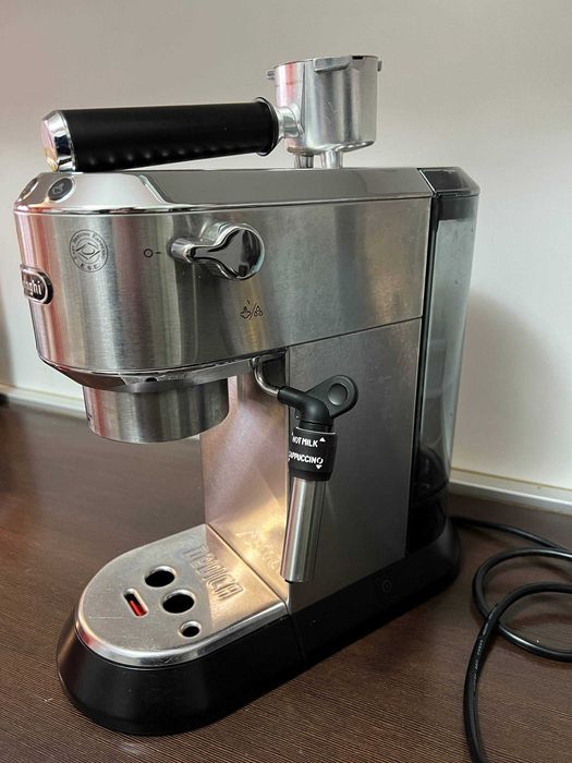 Еспресо Кафемашина Delonghi Dedica EC685