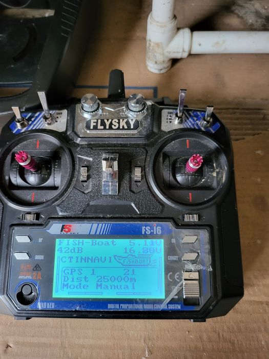 Barcuta  cu autopilot și sonar