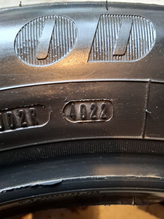 2 Летни гуми Goodyear 215/60/16 ДОТ22 7мм