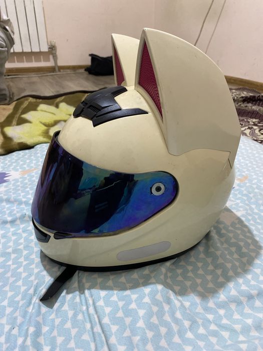 Шлем от мопеда и мотоцикла