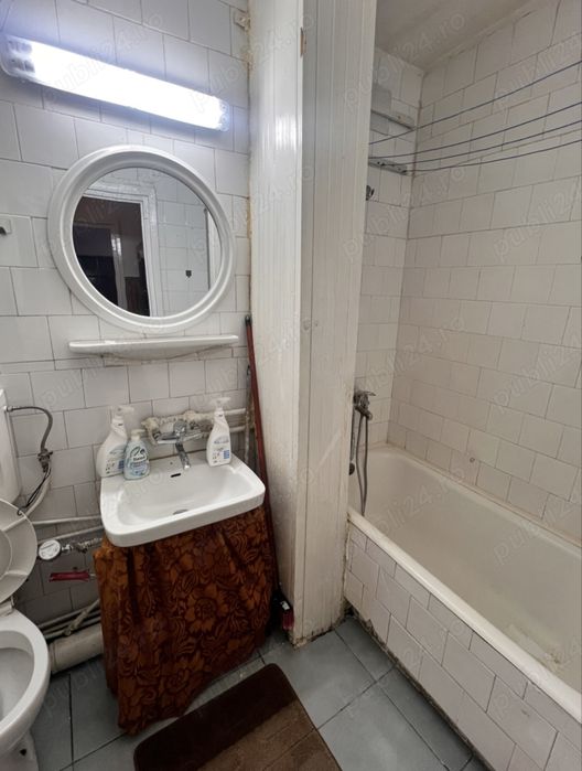 Închiriez Apartament