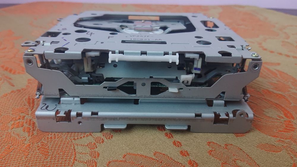 Работещ CD 6000  механизъм за форд.