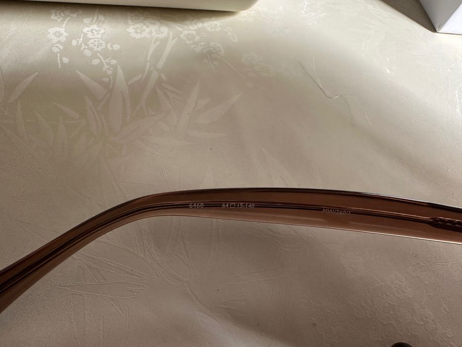 Очки солнцезащитные