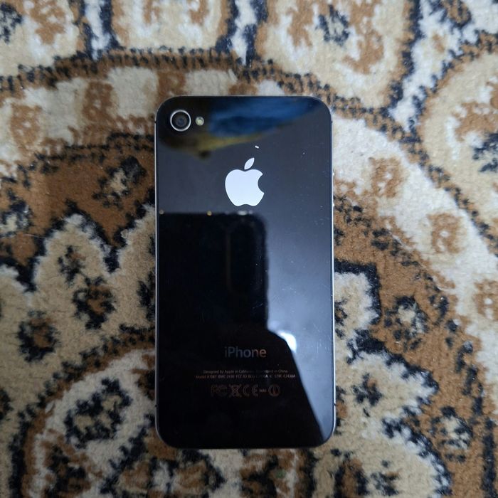 Продам iphone 4s оригинал