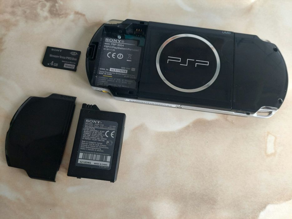[PSP] Vând consolă SONY PSP Slim&Lite 3004 Piano Black MODATĂ + accesorii //poze reale