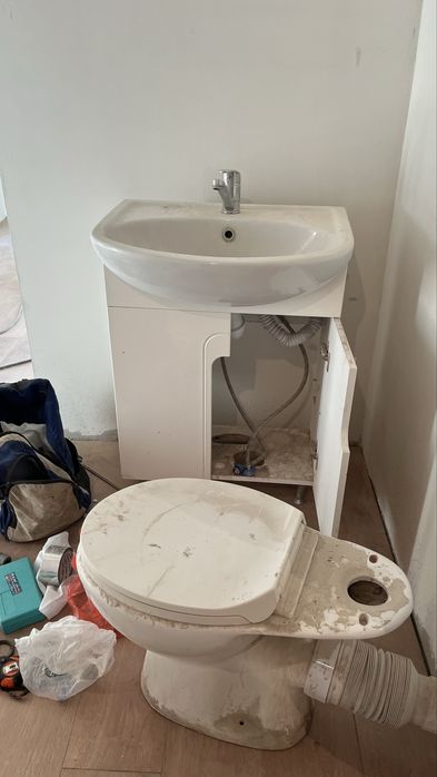 Продам ракаину и унитаз для страителеи