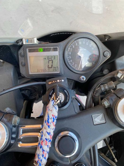 Продавам пистов мотор Honda Cbr 600 F4I Sport