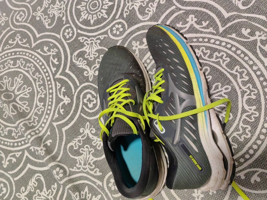 Mizuno обувки за бегане.