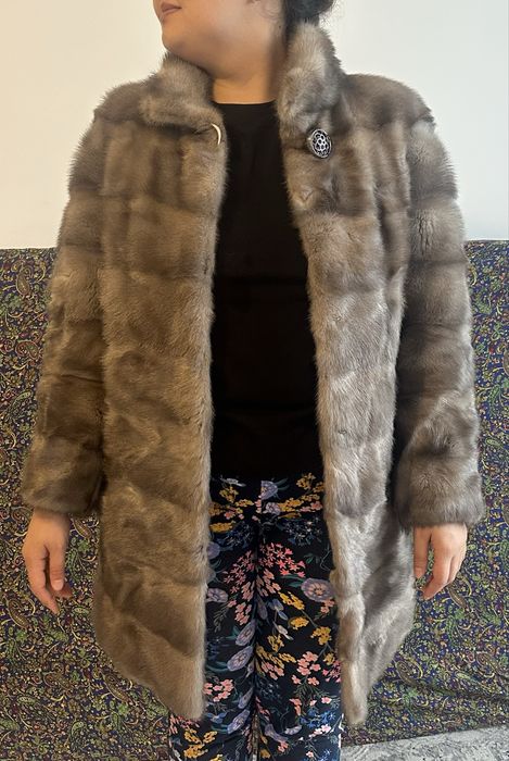 Шуба в отличном состояний.  размер 42