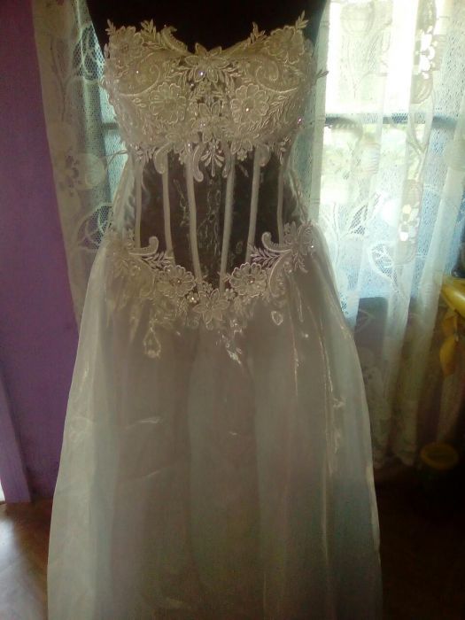 Vind urgent. Rochia este noua