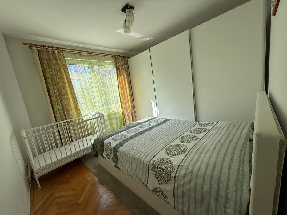 Închiriez apartament cu 2 camere